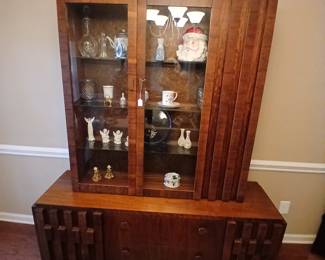 Lane china cabinet 
