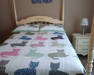 Vintage Broyhill 5 piece set. 2 dressers, double  bed, night stand, mirror. 