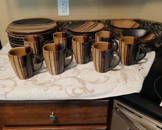 Better Homes & Garden (32 piece set)