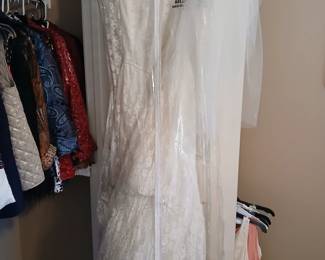 Vintage Wedding Gown 
Chantilly Lace Size 6