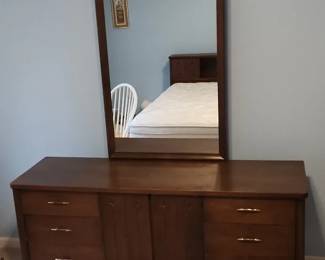 Amazing Mid Century Modern Saga Broyhill Premier Dresser with Mirror