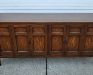 Beautiful Mid Century Modern White Fine Furniture Long Wooden Dresser