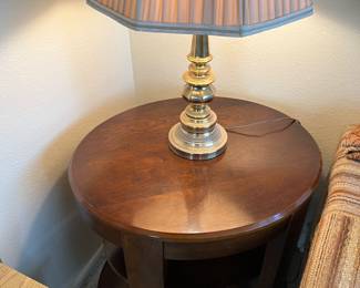 ACCENT TABLE, TABLE LAMP