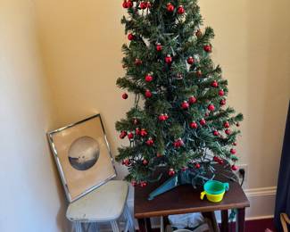 Upstairs East Middle Room