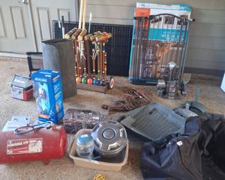 Dog crate/ two pet gates
Croquet set