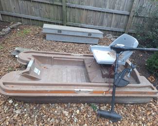 One man boat
Trolling motor
Full size truck box
