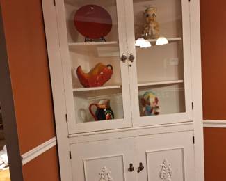 Corner cabinet
