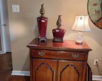 Server
Waterford lamp
Ceramic accessories