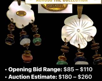 Lot # : 11 - 1940 Miriam Haskell Mother-of-Pearl Flower Pendant