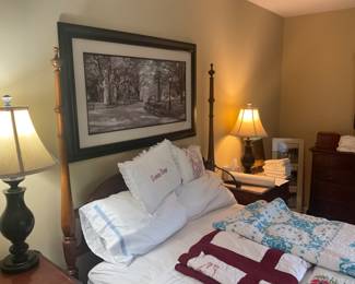 Queen size poster bed