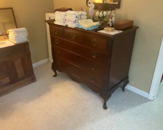 Very nice Queen Anne chest of drawers with mirror