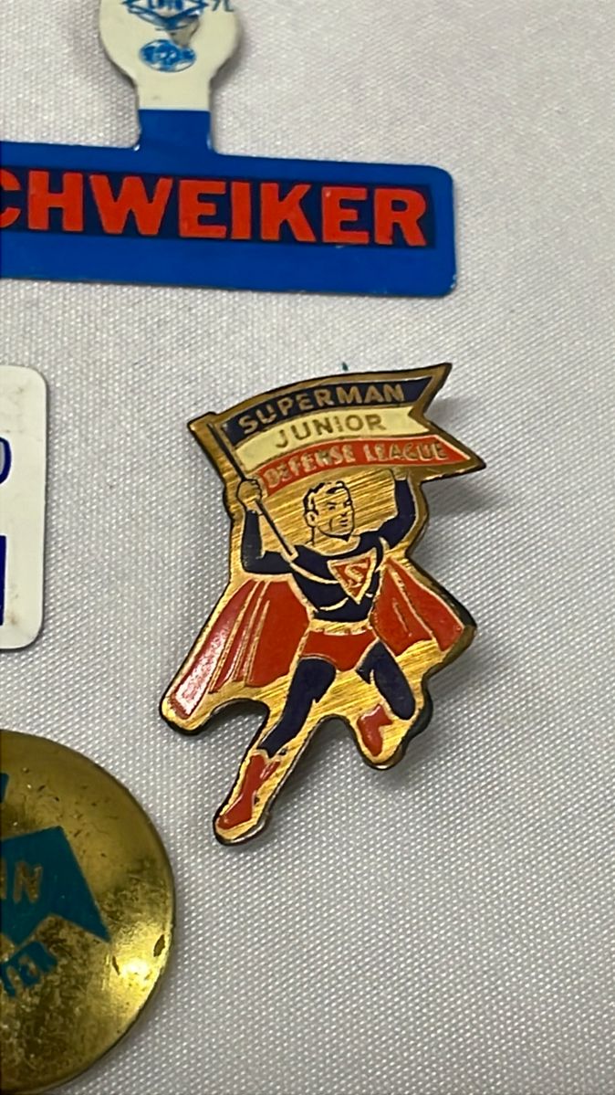 1940s Superman enamel pin