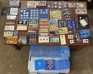 Huge a lot of US coins