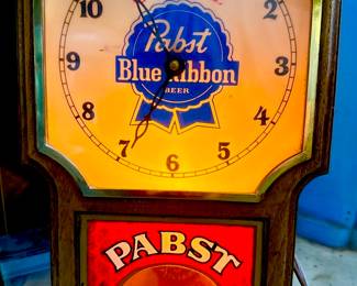 Vintage beer clock working