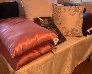 SATIN PILLOWS, MORE LINENS