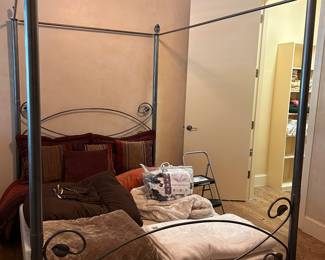 FOUR POSTER WROUGHT IRON QUEEN BED