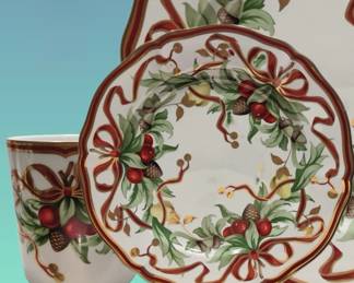 RARE SERVICE FOR 8 MINT
TIFFANY HOLIDAY