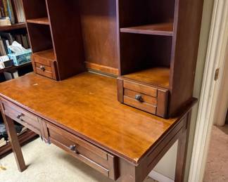 Desk with removable hutch