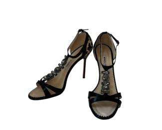 Shoe sizes 37.5, 38 and 38.5 (US 7, 7.5 and 8)