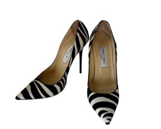 Shoe sizes 37.5, 38 and 38.5 (US 7, 7.5 and 8)