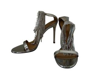 Shoe sizes 37.5, 38 and 38.5 (US 7, 7.5 and 8)