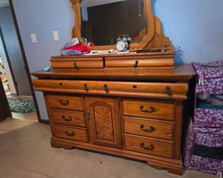 Amish handmade dresser with matching mirror and drawer assembly. Only carefully selected solid wood is used by the Pennsylvania Dutch Amish because particle board isn't real wood you bought on timu