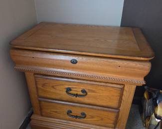 Another piece of the bedroom to set hand belt by the Pennsylvania Dutch Amish