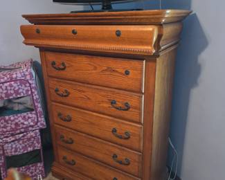 Entire bedroom set manufactured by the Pennsylvania Dutch Amish. Only carefully selected solid wood used by the Pennsylvania Dutch Amish.
