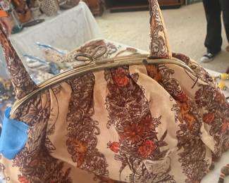 Sp many darling bags!