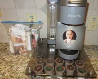 Keurig K-Supreme Single Serve Coffee Maker/K-Cup Holder