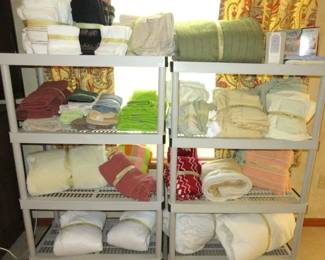 Towels/Bed Linens Size Queen
