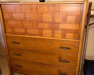 Mid Century Modern Chest of Drawers