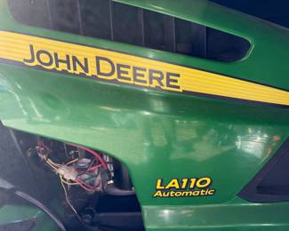 John Deere LA110 Automatic Lawn mower