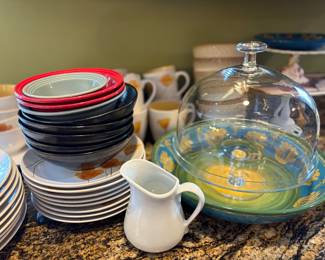 Dishes, Cake dome and cream cup. 