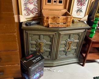 Tabletop cigar humidor small buffet, Christmas decorations and new in box party light