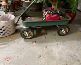 Vintage pull wagon (in excellent working condition)