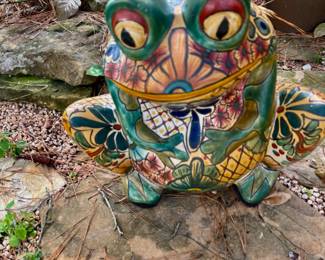 TALAVERE large planter frog pot