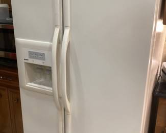 Kenmore Side by Side Refrigerator with Ice and Water Dispenser 