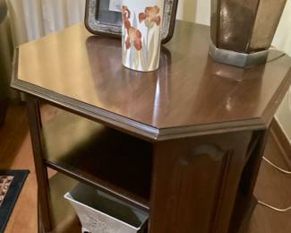 Octagon in back/side table with shelf’s