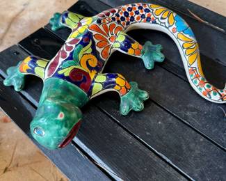 TALAVERA iguana wall hanging