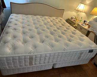 Excellent Condition like new King size Bed

The Royal Sovereign Collection represents timeless elegance and refined comfort. Made using natural materials like luxury wool and latex, it features patented Kluft standard and a Belgian jacquard damask covers with exclusive BioCeramics technology for the ultimate sleep experience and recovery. 