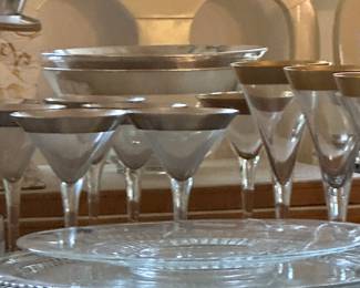 Dorothy Thorpe Glasses &
Dorothy bowls 