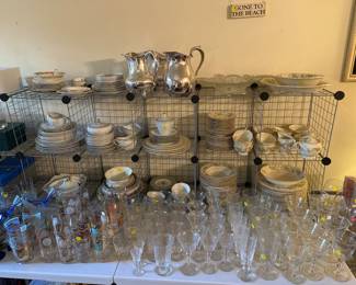 Many types of glasses 