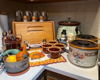 Vintage Crock Pot, Mugs
