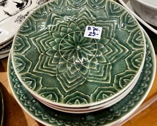 #157	Roscher 8 pc Set - 4 dinner and 4 salad plates	 $25.00