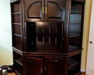 #117	3 piece laminate Entertainment Center w/6 Doors, & 2 Corner Units - 90 x 24Dx78 - Upstairs - You Move	 $75.00