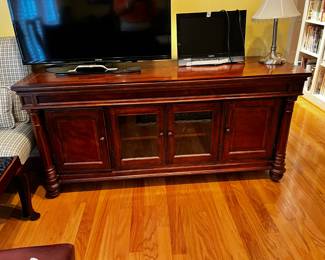 #35	Wood TV Center w/4 doors & w/pull out shelves & Electric plugs in back - 67x21x31	 $125.00 			
#33	Samsung 40" TV w/remote	 $75.00 			
#34	Vizio 18" TV w/remote	 $25.00