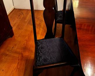 #1	double pedestal with 3 leaves and 6 chairs 61 to 97 x 40x20	 $225.00