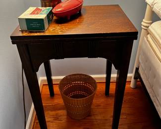 #89	Singer 404 Metal Sewing Machine w/attachments in Cabinet	 $50.00