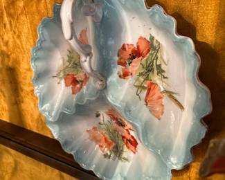 Vintage Hand-Painted Porcelain Divided Relish Dish (Poppy Floral)
Beautiful vintage porcelain relish dish with three divided sections and molded branch-style handle. Features hand-painted orange poppies with soft aqua shading and scalloped edge detail. Excellent display piece for vintage china cabinets, cottage décor, and entertaining.
Very good vintage condition with bright paint and light wear appropriate to age.
Price: $38 or BO